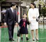 Thái tử Naruhito và công nương Masako đưa con gái đến trường