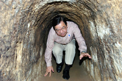 http://vovnews.vn/Uploaded_VOV/bichdao/20090429/chu_tich_Si-i_trong_dia_dao.jpg