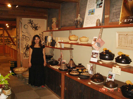 http://vovnews.vn/Uploaded_VOV/thuyhoa/20091026/noi-gom-truyen-thong-Kamado.jpg